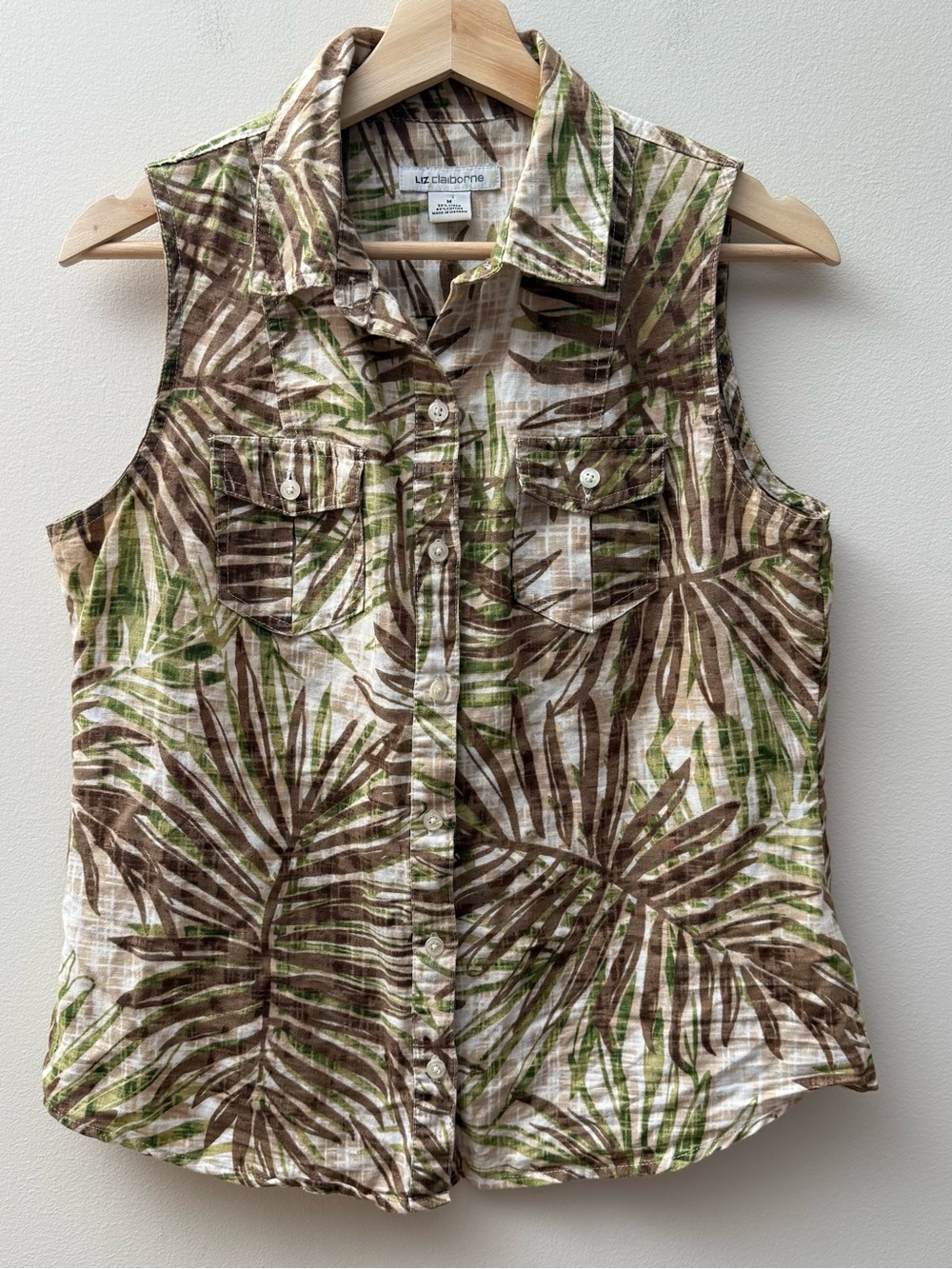 Liz Claiborne Sleeveless Button-Front Palm Print Top in Brown & Green - Picture 1 of 5